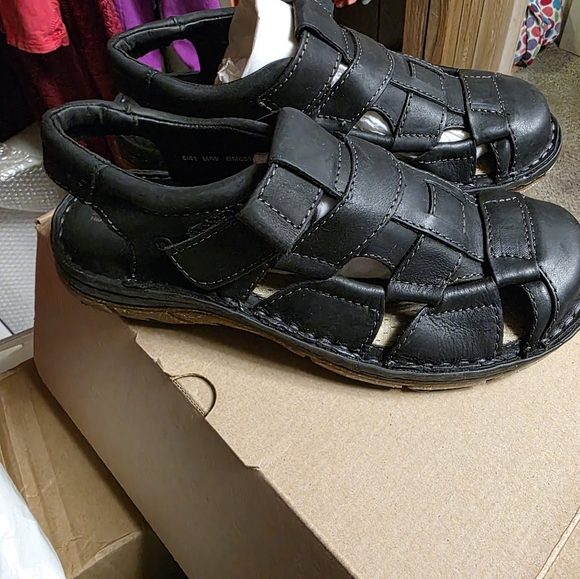 Mens/Women\'s Born Cabot III Black Leather Sandals 8/9 main image 5